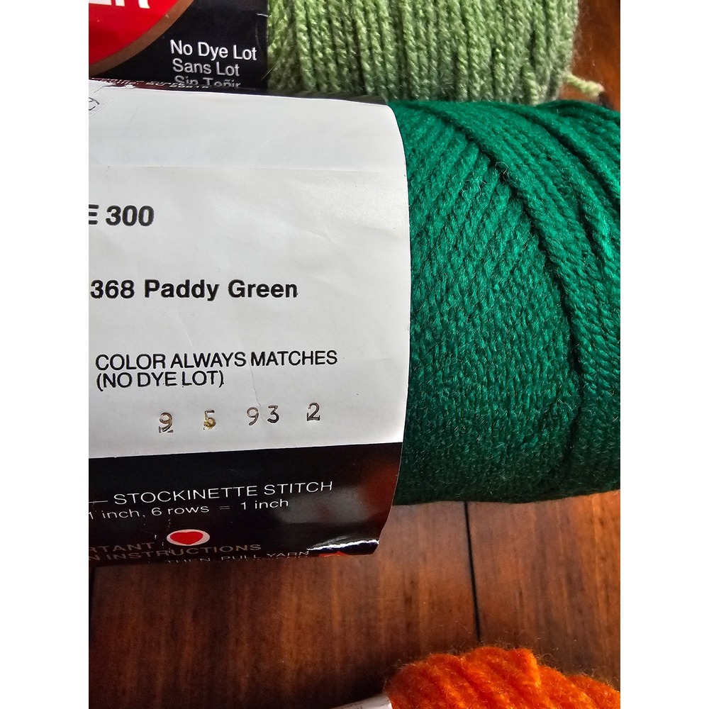 Red Heart Super Saver Yarn Lot 5 Skeins Worsted Orchid Green Pumpkin Grey E300 - Picture 6 of 7